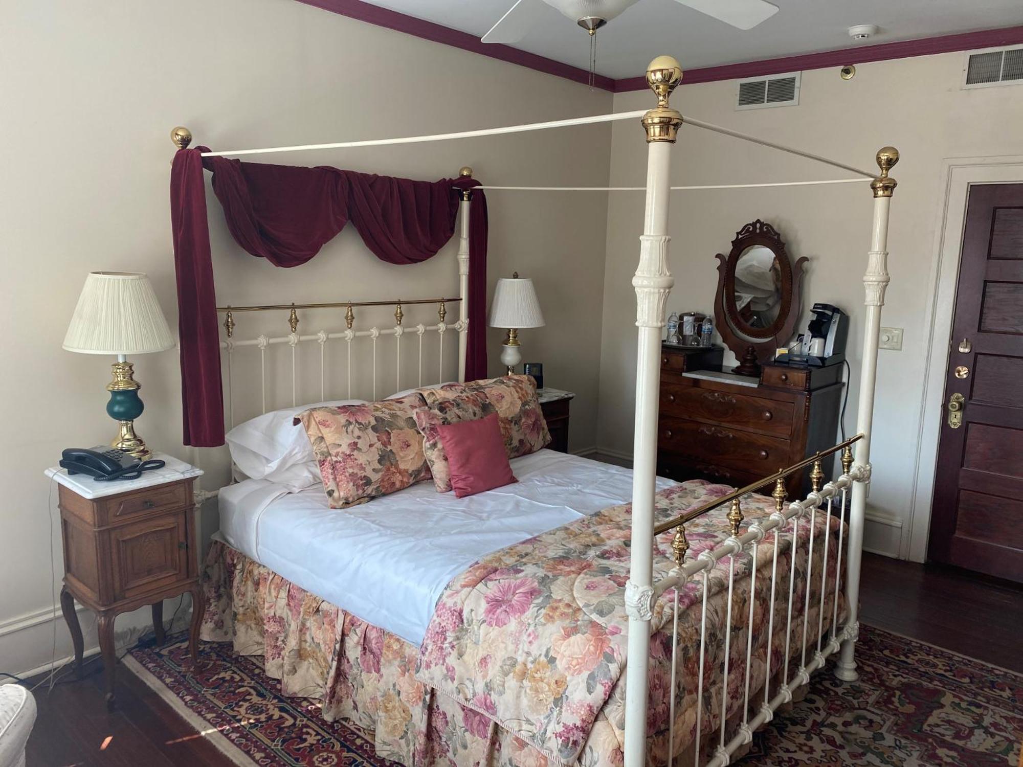 Inn At 835 Boutique Hotel Спрингфилд Номер фото